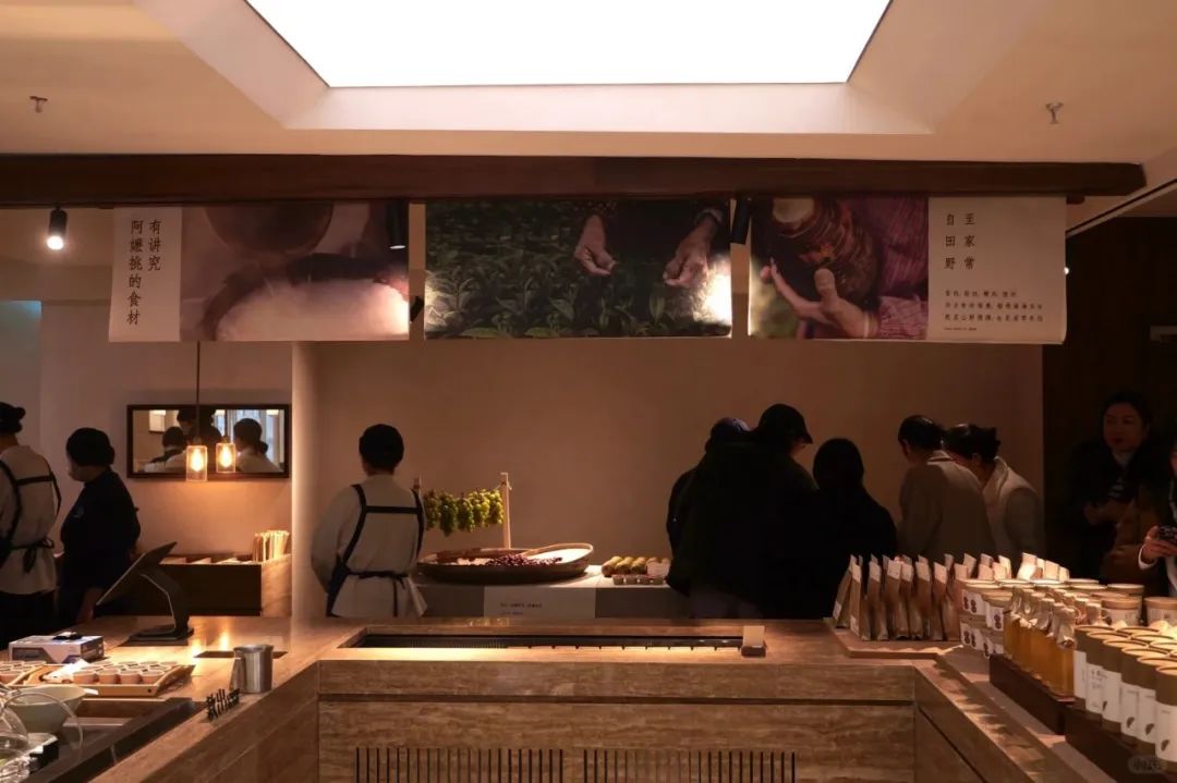柳州阿嬷手作全国首家体验集合店，用“家味·市集”打造餐饮空间